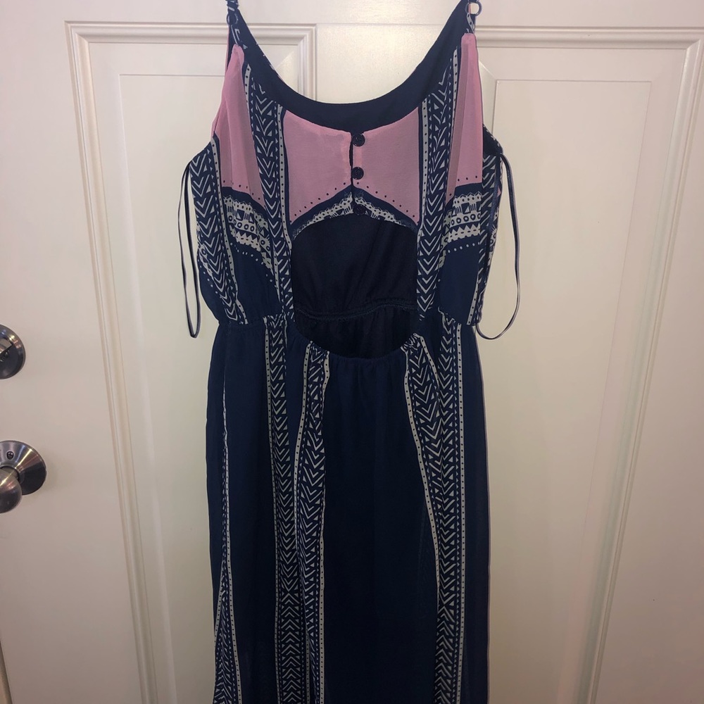 Maxi - Picture 2 of 2